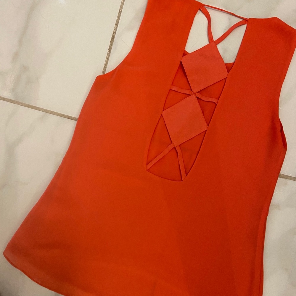 Super cute flowy sleeveless blouse